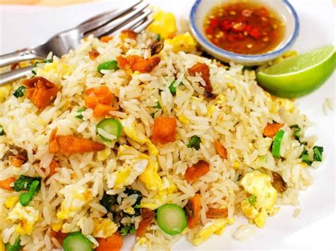  Salted Fish and Pepper Bean Paste Fried Rice: Lezzetli Bir Karışımın Sıcak Bir Dansı mıdır?