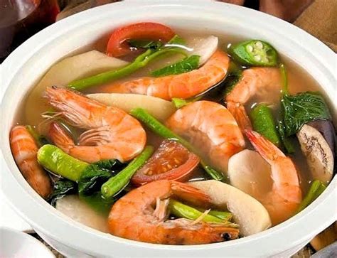  Sinigang na Hipon: Acidity Meets Umami, Creating a Symphony of Flavors on Your Palate!